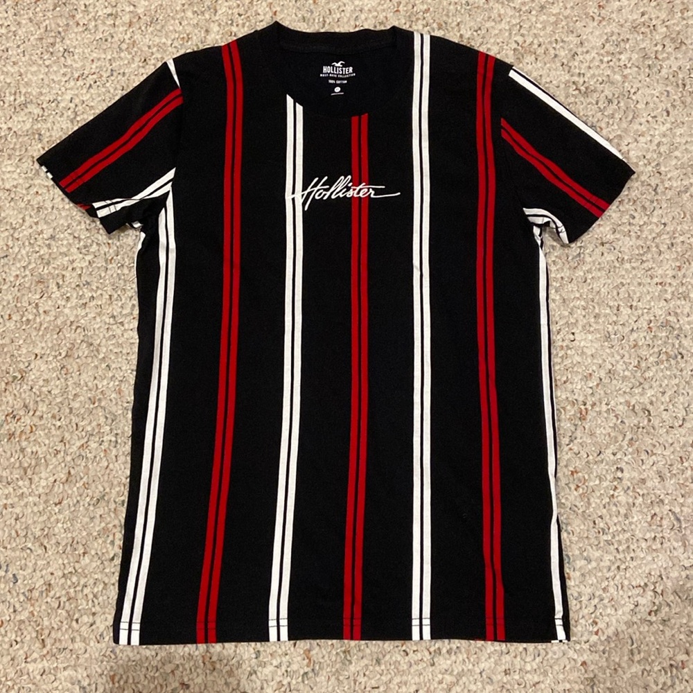 Hollister “Must-Have Collection” men’s shirt